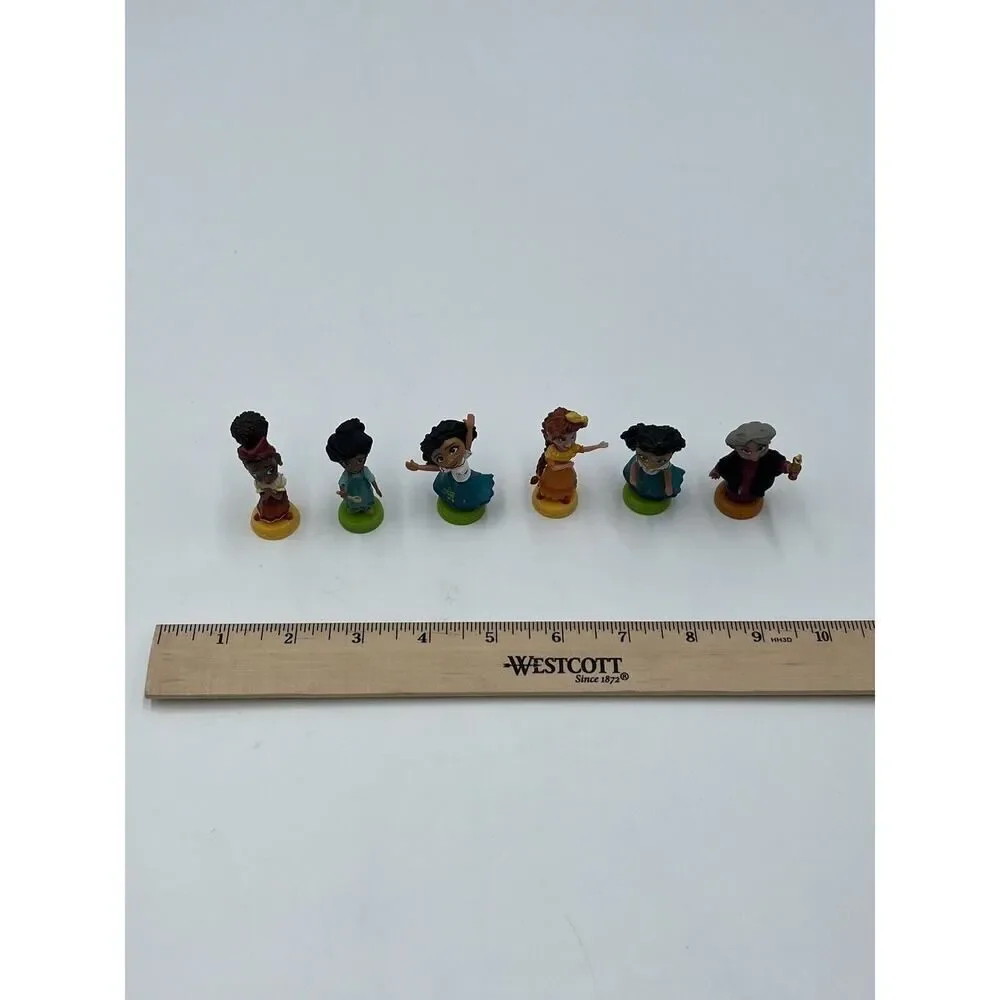 DISNEY ENCANTO MADRIGAL FAMILY 24 Days Of SURPRISES 6 FIGURES